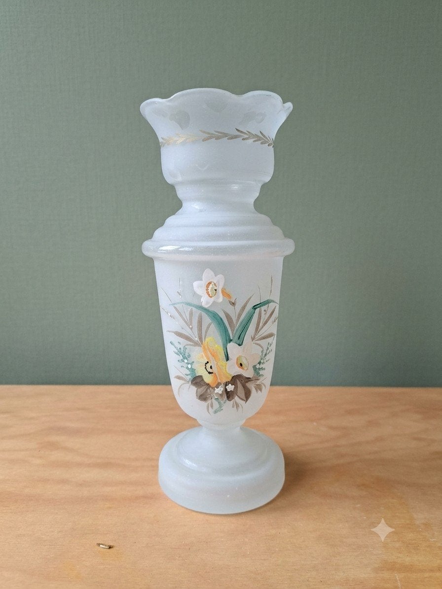 Kleine Vintage Bristol vaasje vaas melkwit handbeschilderd, Ophalen of Verzenden