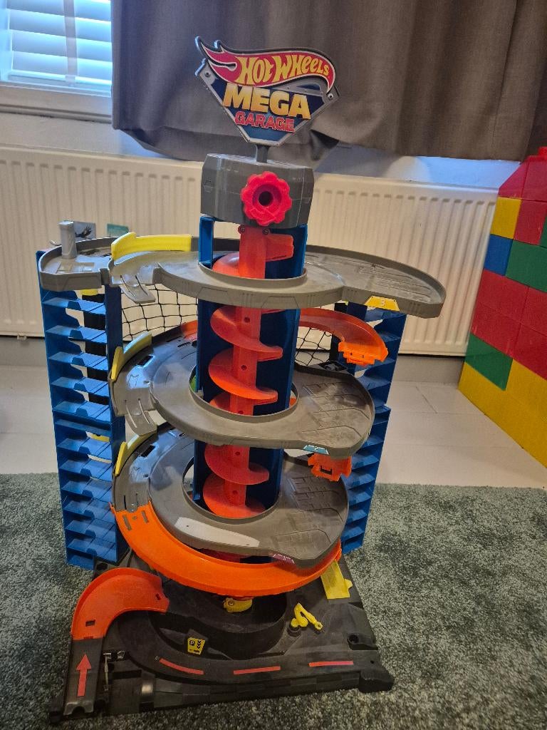 Hotwheels mega garage en looping race baan, Ophalen, Hot Wheels, Met looping, Elektrisch