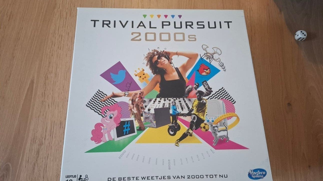 Trivial Pursuit 2000s Editie Bordspel, Hobby en Vrije tijd, Gezelschapsspellen | Bordspellen, Vijf spelers of meer, Ophalen of Verzenden