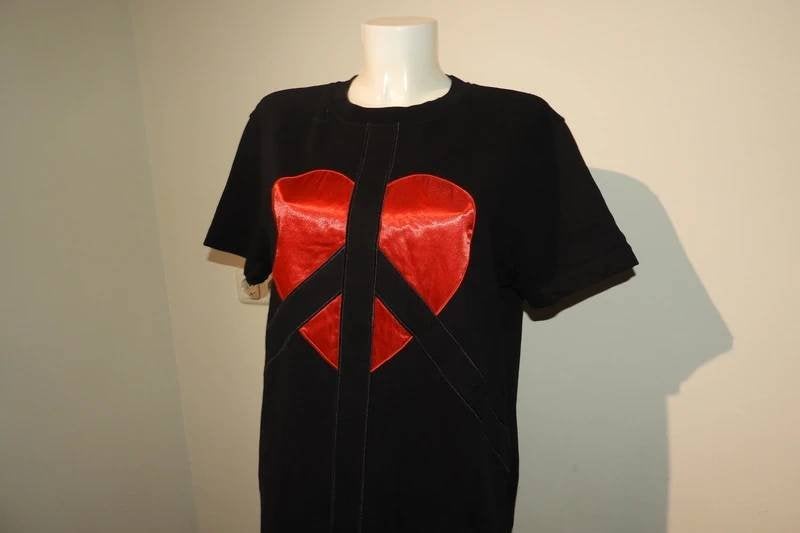 Love Moschino casual jogging jurk rood hard satijn achtig M, Maat 38/40 (M), Love Moschino, Knielengte, Gedragen