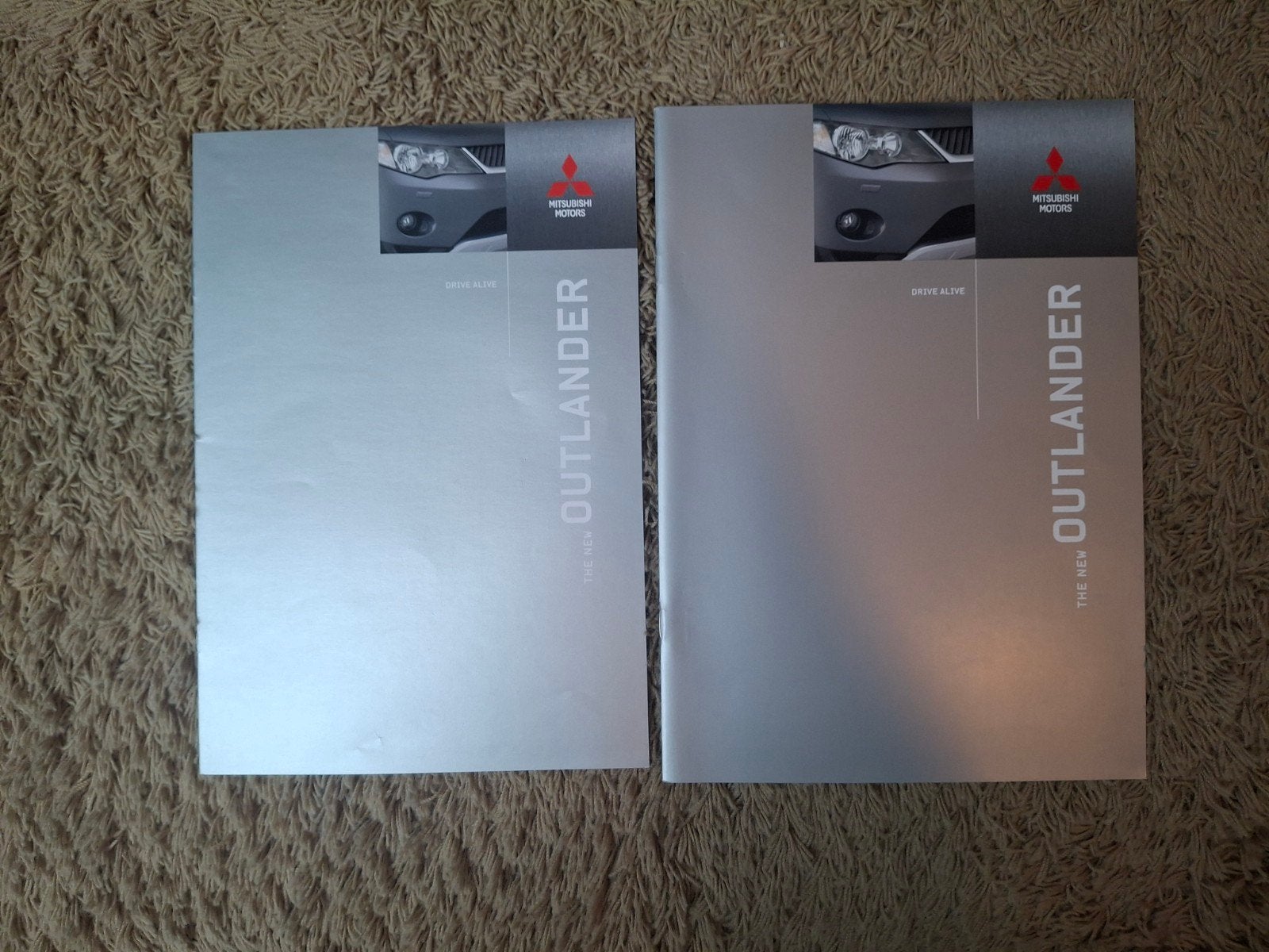 2x autofolder Mitsubishi Outlander 2e generatie, Verzenden, Zo goed als nieuw, Mitsubishi