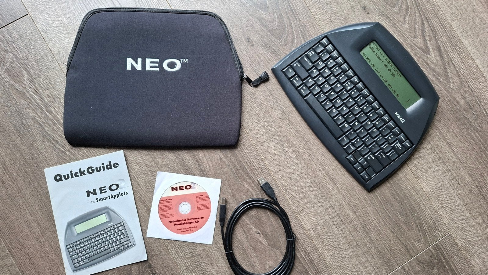Alphasmart Neo 2 tekstverwerker Nederlands als nieuw!, Verzenden, Qwerty, Zo goed als nieuw, Alphasmart