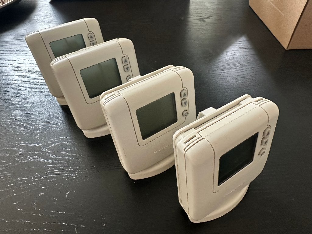 Honeywell Evohome Draadloze ruimtethermostaat DTS92A, Ophalen of Verzenden, Zo goed als nieuw