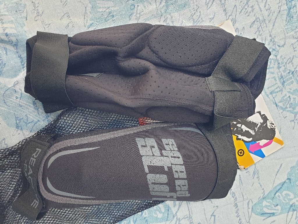 Speed stuff knie scheen protectie mt S; bmx, dh, fietscross, Fietsen en Brommers, Fietsaccessoires | Fietskleding, Nieuw, Onderkleding