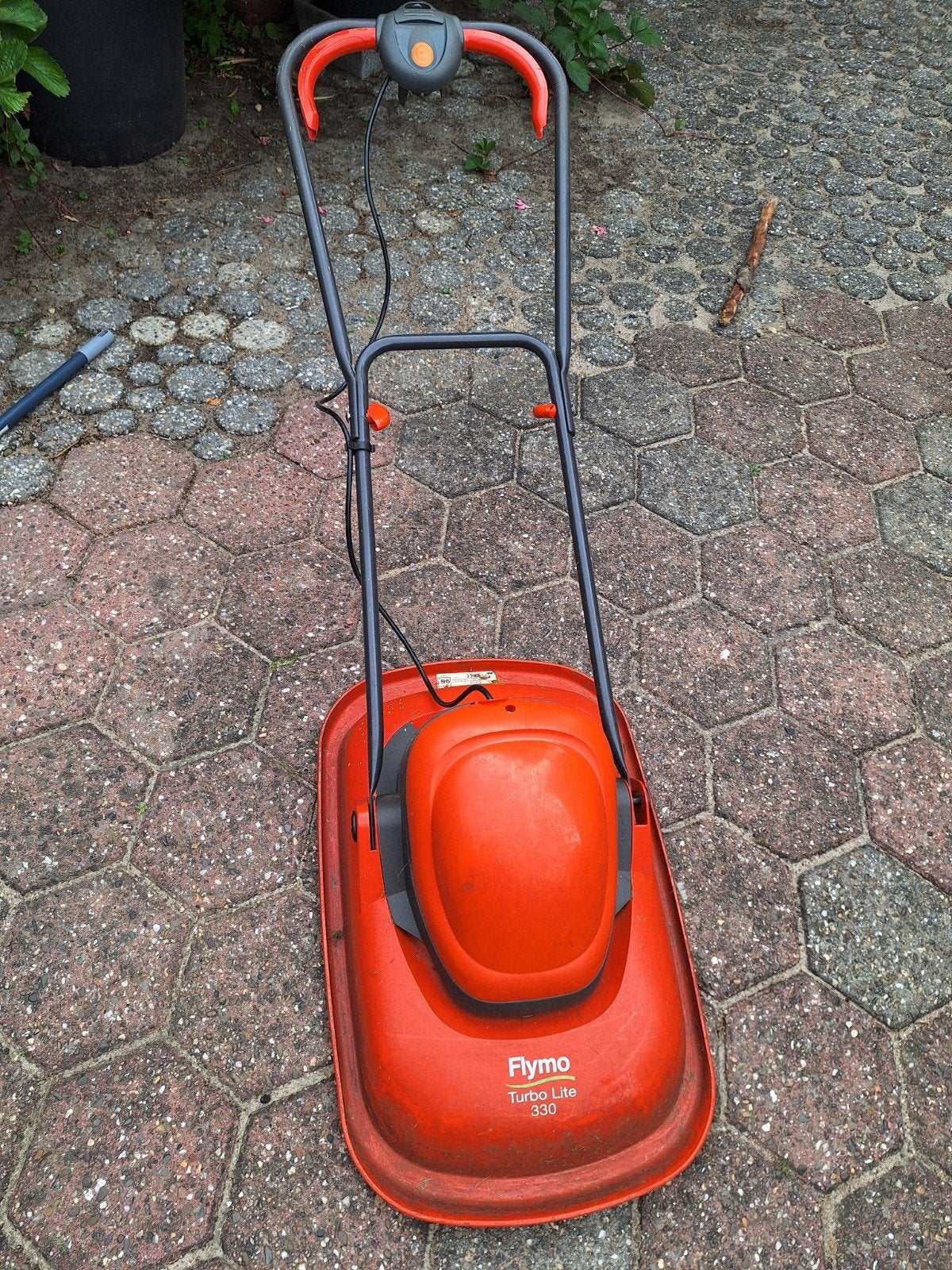Flymo turbo lite 330, Zweefmaaier, Ophalen, Gebruikt