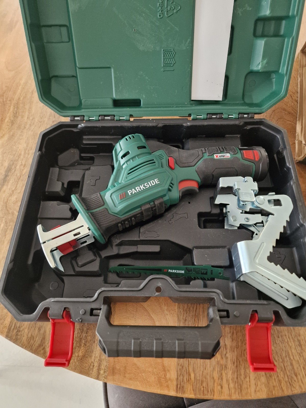 Parkside 12V Accu Reciprozaag met 2 Accu's en Lader, Ophalen of Verzenden, Minder dan 600 watt, Parkside, Zo goed als nieuw