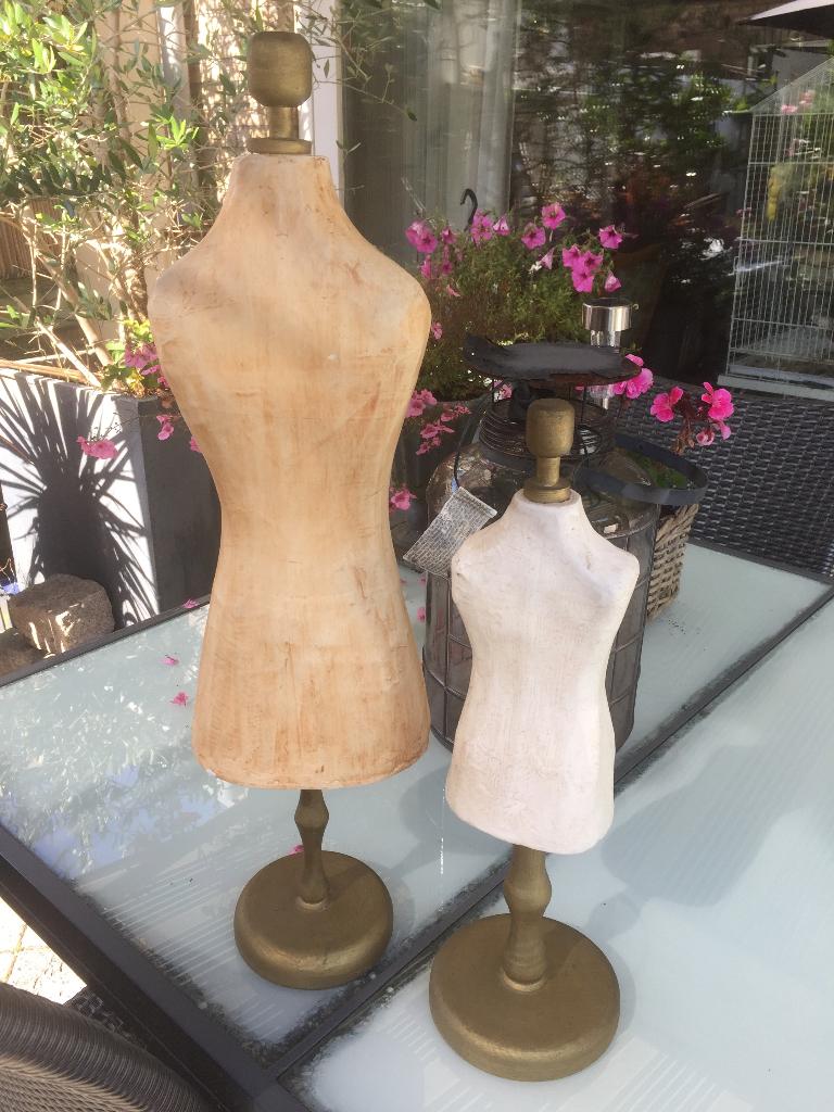 2 Paspoppen van papiermache gemaakt, Ophalen
