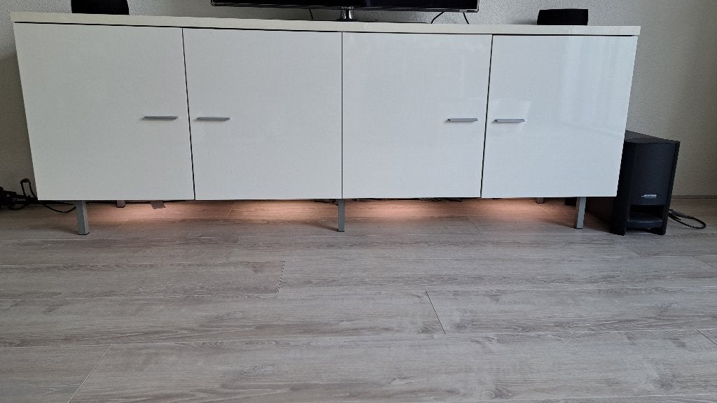 Wit dressoir met veel opbergruimte en verlichting, Ophalen, 200 cm of meer, 50 tot 75 cm, Gebruikt