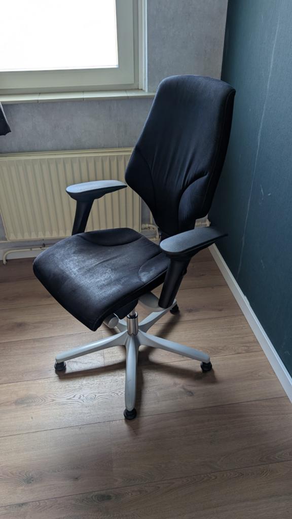 Giroflex 64  met 4D armleggers, Huis en Inrichting, Ophalen, Gebruikt, Zwart, Bureaustoel