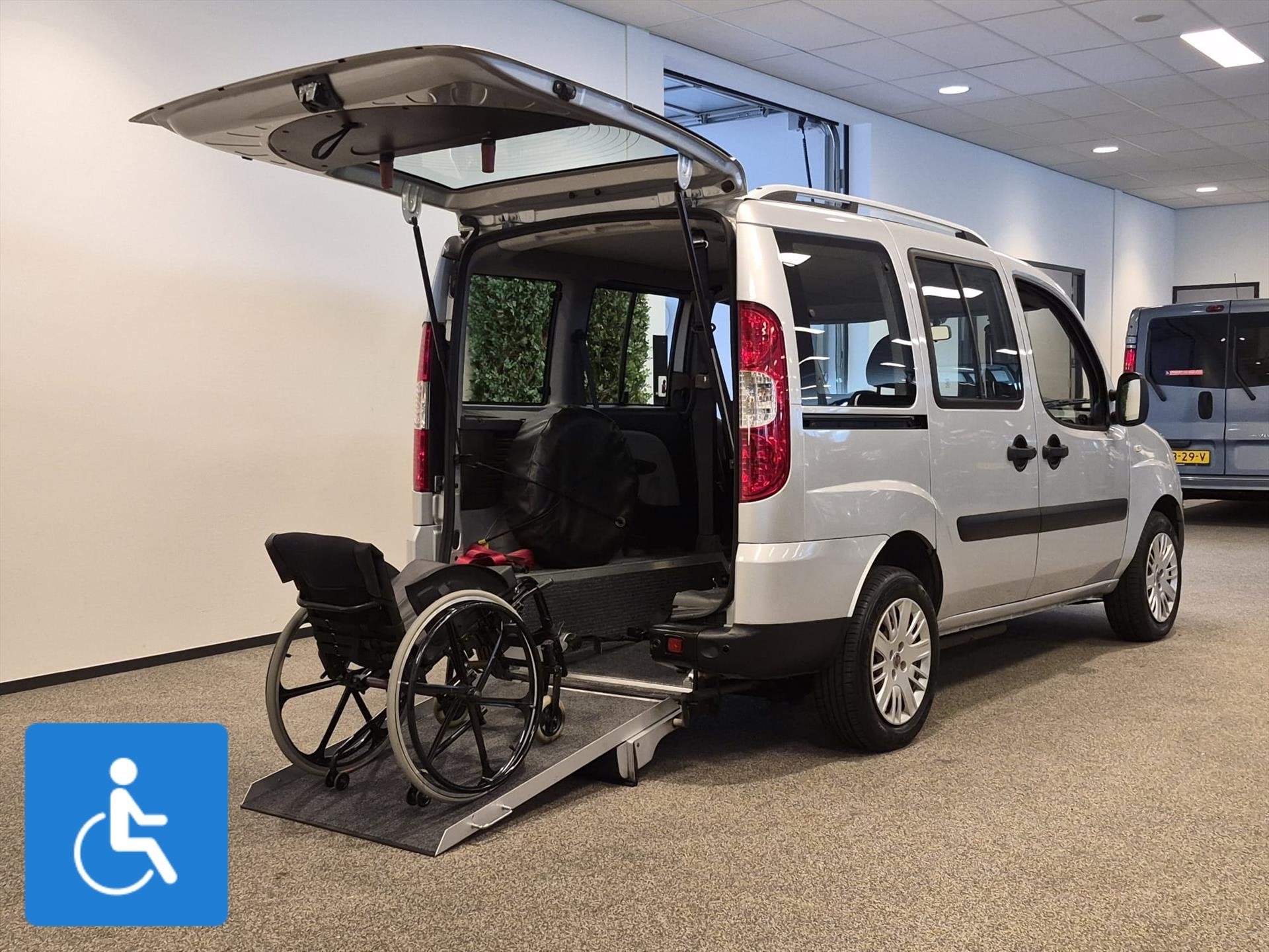 Fiat Doblo Rolstoelauto XXL-Ombouw (150cm binnenhoogte), 12 maanden, Gebruikt, Bedrijf, Handgeschakeld