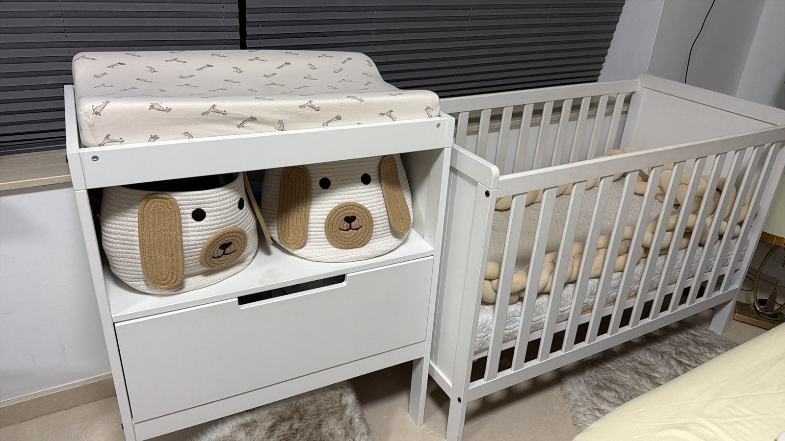 Babykamer set: Ledikant en Commode met Kussen, Kinderen en Baby's, Kinderkamer | Commodes en Kasten, 70 cm of meer, Ophalen of Verzenden