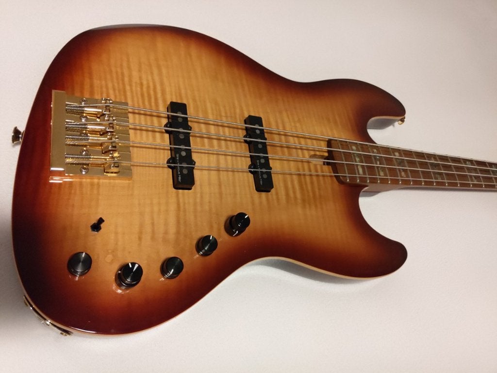Sire Marcus Miller V10 DX-4 ts in uitstekende staat, Ophalen of Verzenden, Zo goed als nieuw, Elektrisch