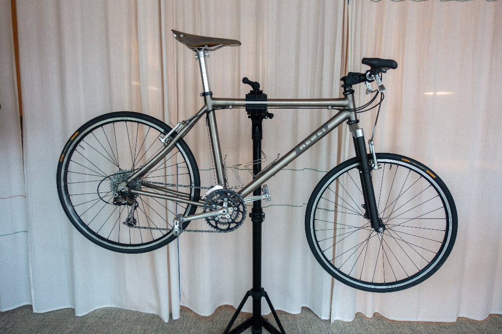 Rewel titanium vakantiefiets - lichtgewicht en compleet, Fietsen en Brommers, Gebruikt, 26 inch, Velgrem, Meer dan 20 versnellingen