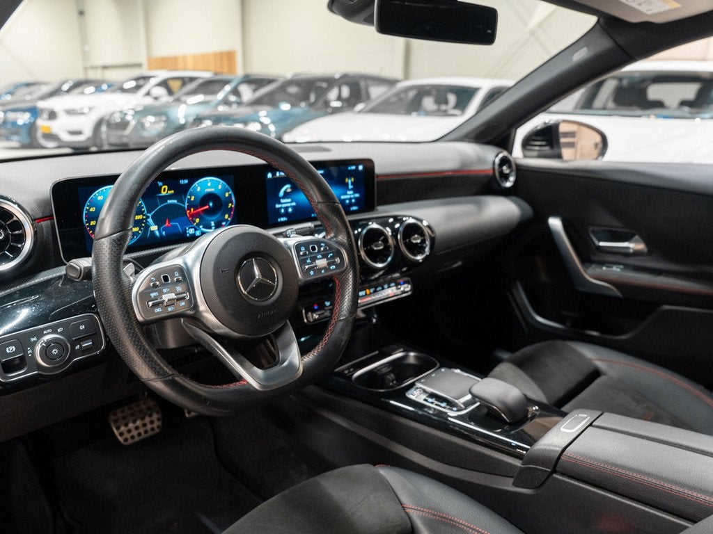 Mercedes-Benz A-klasse A200 AMG Limousine, Wide Screen, Navi, Gebruikt, 4 cilinders, 690 kg, 19 km/l