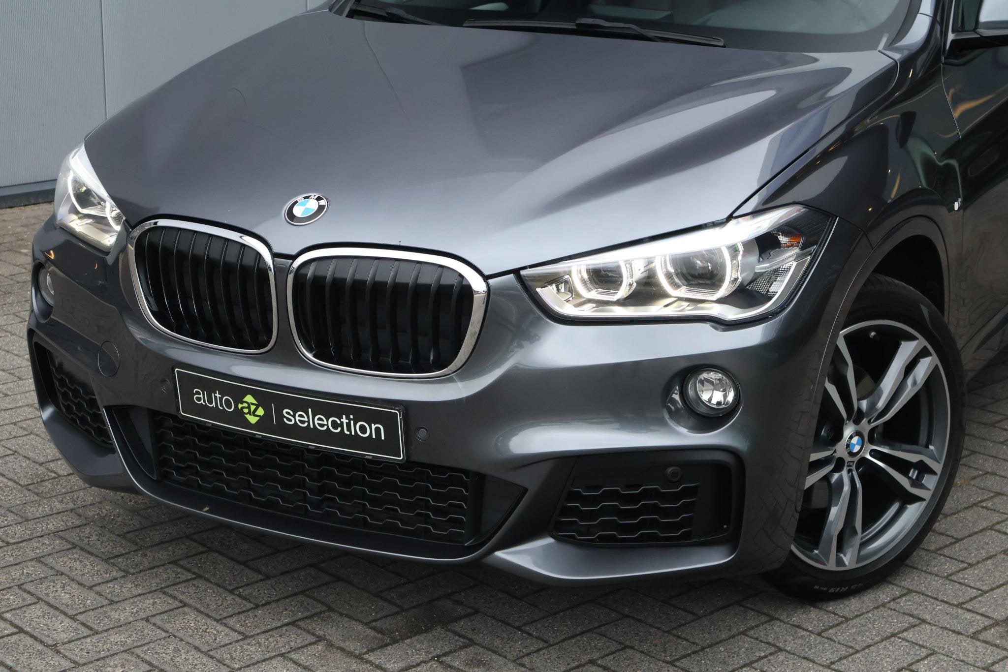 BMW X1 sDrive18i High Executive M-Sport, Auto's, Stof, Gebruikt, Euro 6, Origineel Nederlands