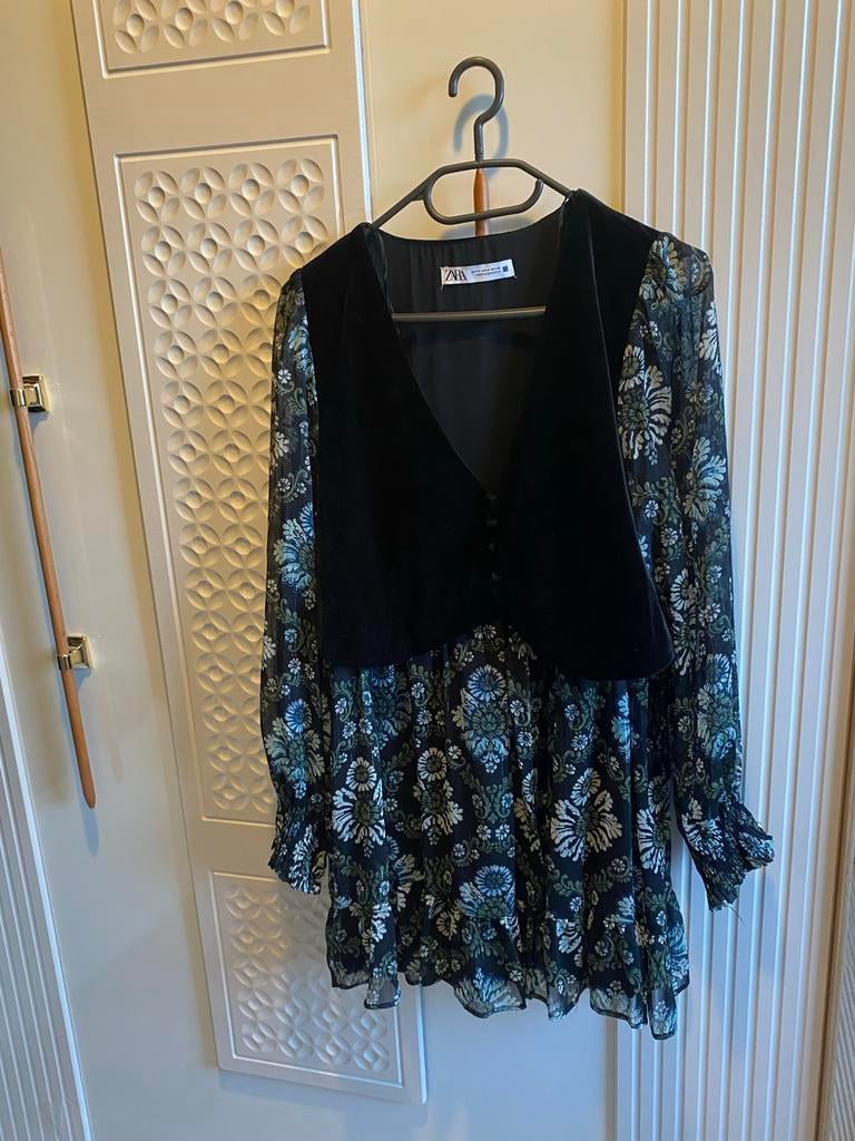 Zara jurk met bloemenprint en fluwelen top, Maat 38/40 (M), Zwart, Nieuw, Ophalen of Verzenden