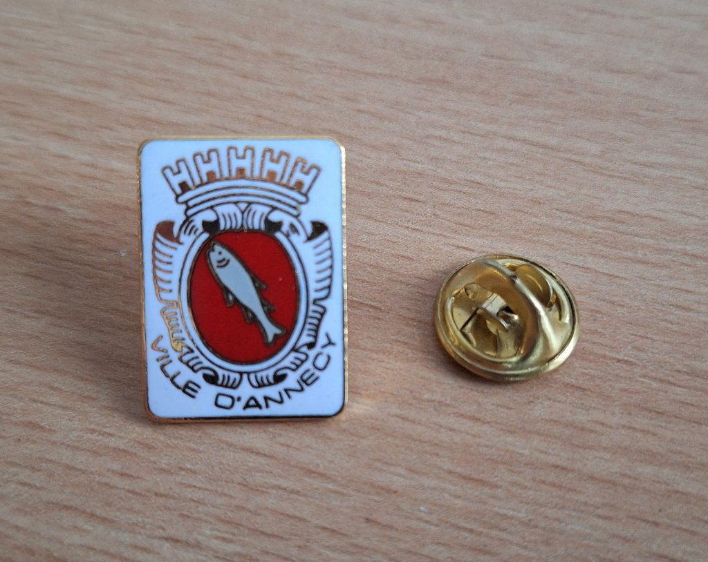 Speldje, Speld, Pin van Ville d’ Annecy, Stad in Frankrijk, Ophalen of Verzenden, Zo goed als nieuw, Stad of Land, Speldje of Pin