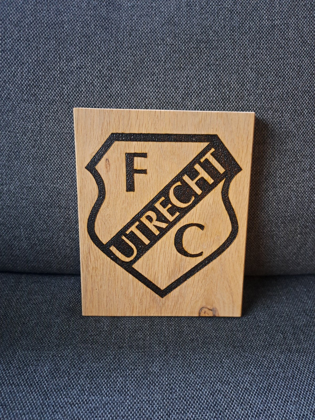 Fc Utrecht logo op hout gebrand, Maat XL, Ophalen of Verzenden, Nieuw, Shirt