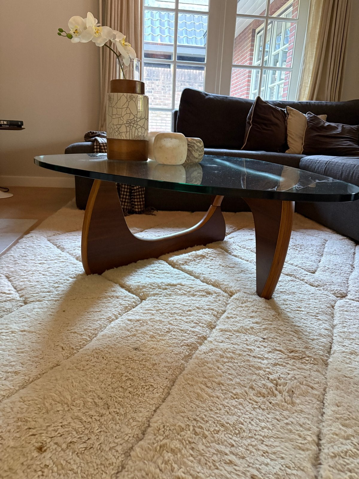 Noguchi Salontafel - Glazen blad met houten onderstel, Huis en Inrichting, Tafels | Salontafels, Ophalen, 100 tot 150 cm, 50 tot 100 cm