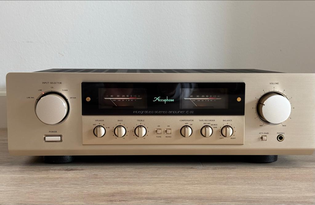 Accuphase E-212 Geïntegreerde Stereo Versterker, Gebruikt, 60 tot 120 watt, Stereo, Ophalen