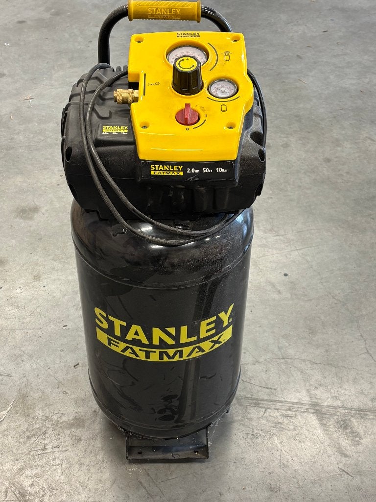 Compressor Stanley Fatmax, Doe-het-zelf en Verbouw, Ophalen, 10 bar of meer, Zo goed als nieuw, 25 tot 100 liter