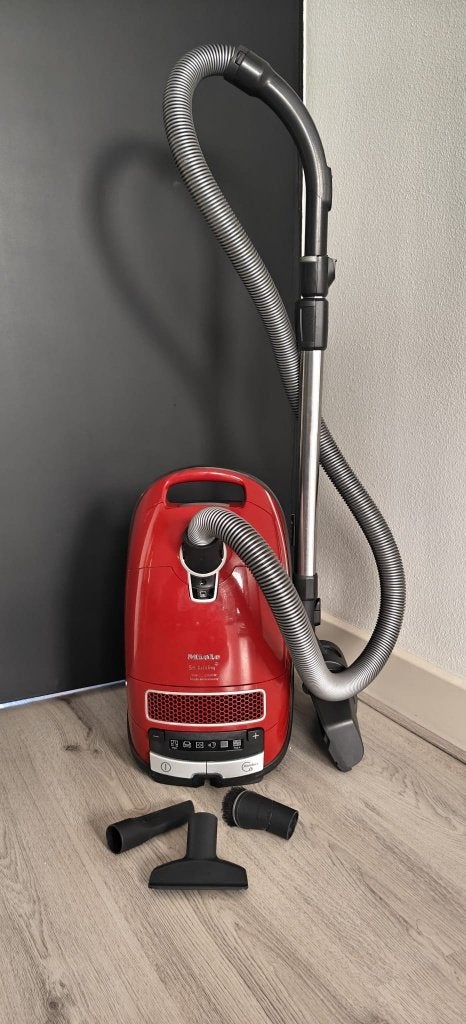 Miele S8310 Cat & Dog 2200W + NIEUWE Cat&Dog Zuigmond, Ophalen of Verzenden, Zo goed als nieuw, Miele, 2000 watt of meer
