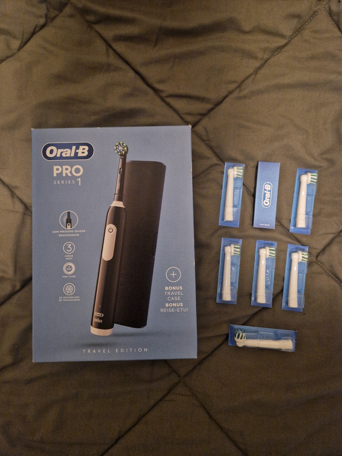 Oral-B Pro 1 Travel Edition (with 7 extra heads), Ophalen of Verzenden, Nieuw, Tandenborstel