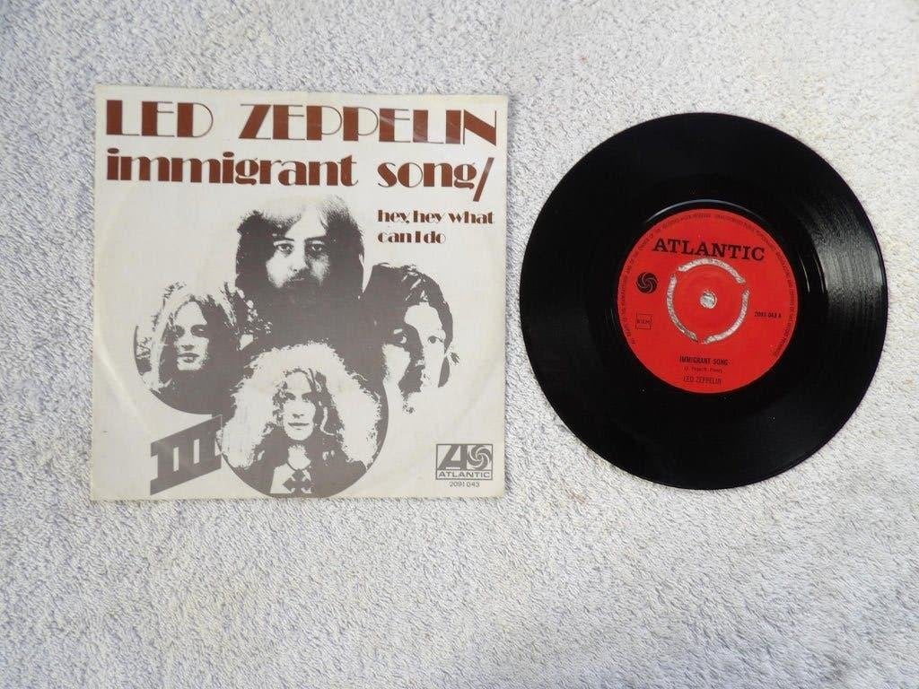 Led Zeppelin - immigrant song, Gebruikt, 7 inch, Ophalen of Verzenden, Beschermende buitenhoes