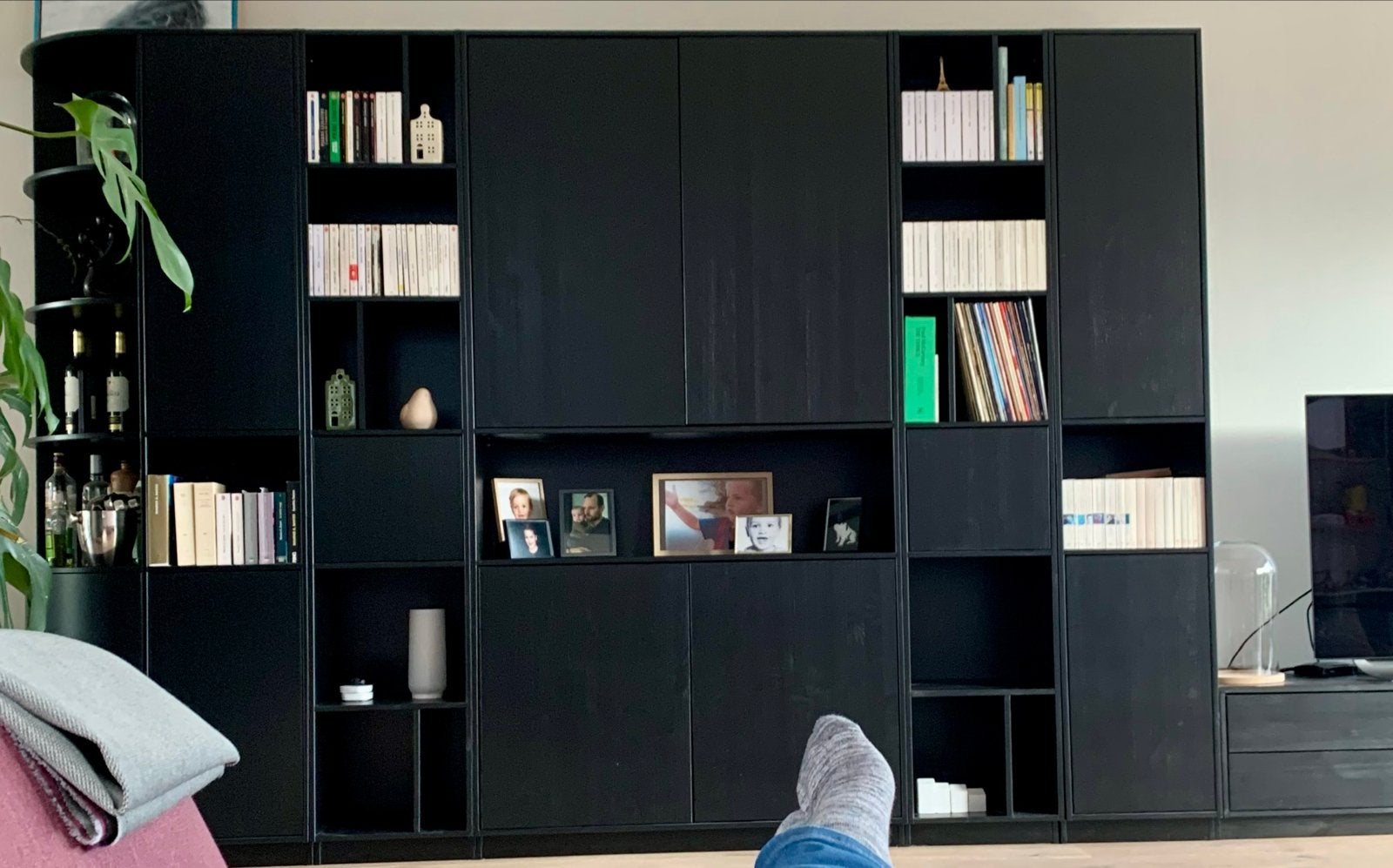 Woood Finca Servies-, Boeken- en TV-Kast Zwart Grenen, Ophalen, Gebruikt, 200 cm of meer, 200 cm of meer