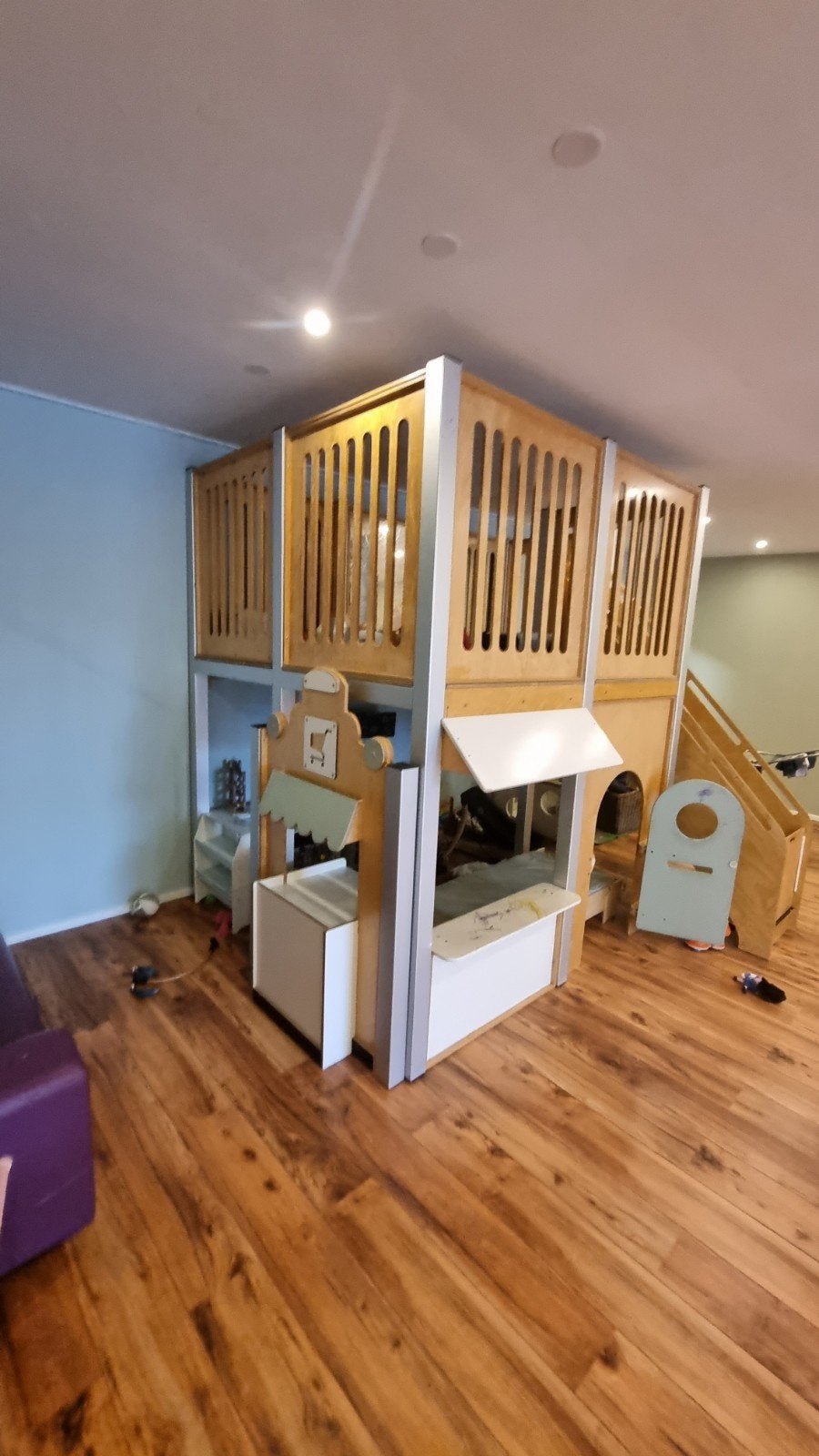 Groot speelhuis kinderopvang met extra marktkraam, Ophalen, Hout