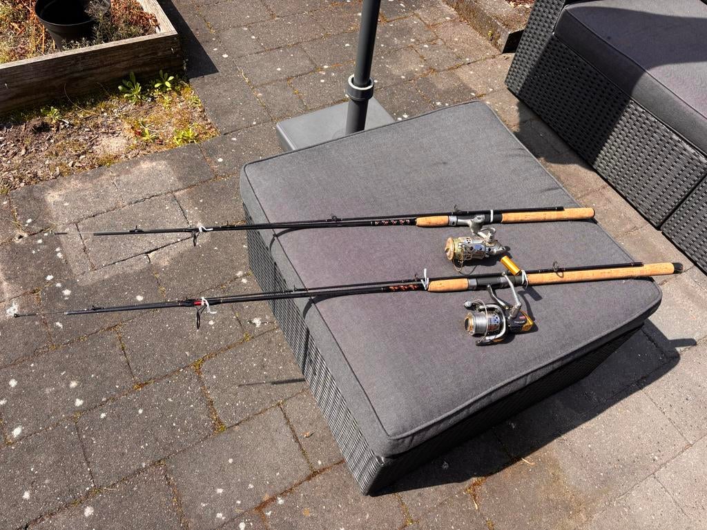 2x Shakespeare Werphengels: UglyStick Custom & Spin 210, Watersport en Boten, Hengelsport | Algemeen, Ophalen of Verzenden, Gebruikt