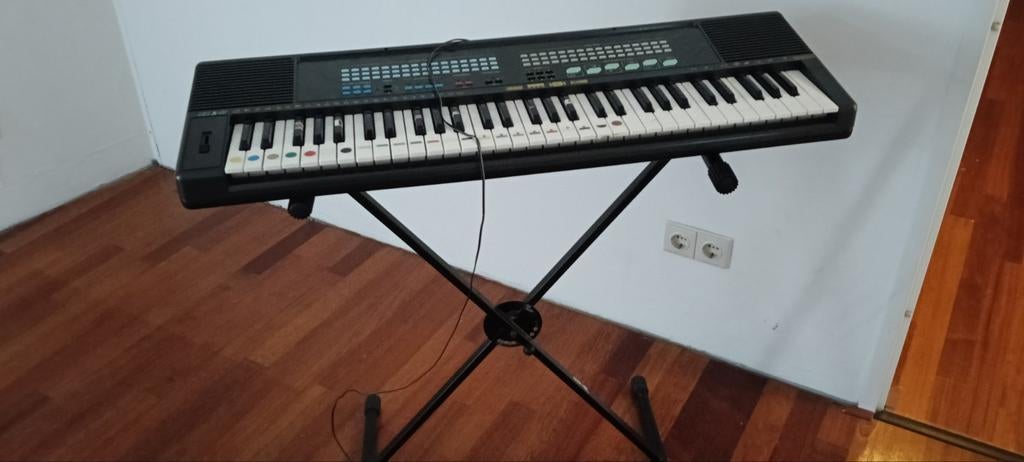 Gratis elektronisch keyboard met standaard, Muziek en Instrumenten, 61 toetsen, Zo goed als nieuw, Met standaard, Ophalen