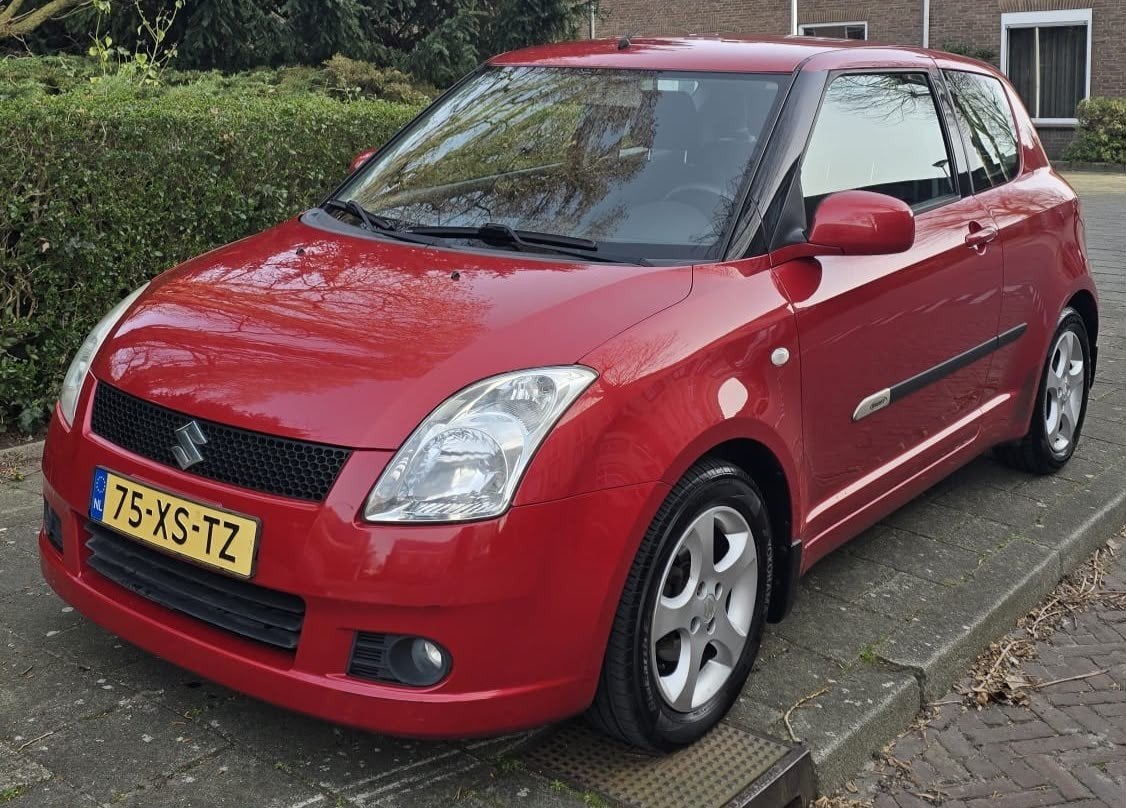 Suzuki Swift 1.5 3D 2007 Rood, Auto's, Voorwielaandrijving, 15 km/l, 40 €/maand, 4 cilinders