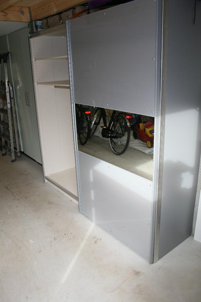 Kledingkast met twee schuifdeuren, Ophalen, Overige materialen, Met deur(en), 100 tot 150 cm