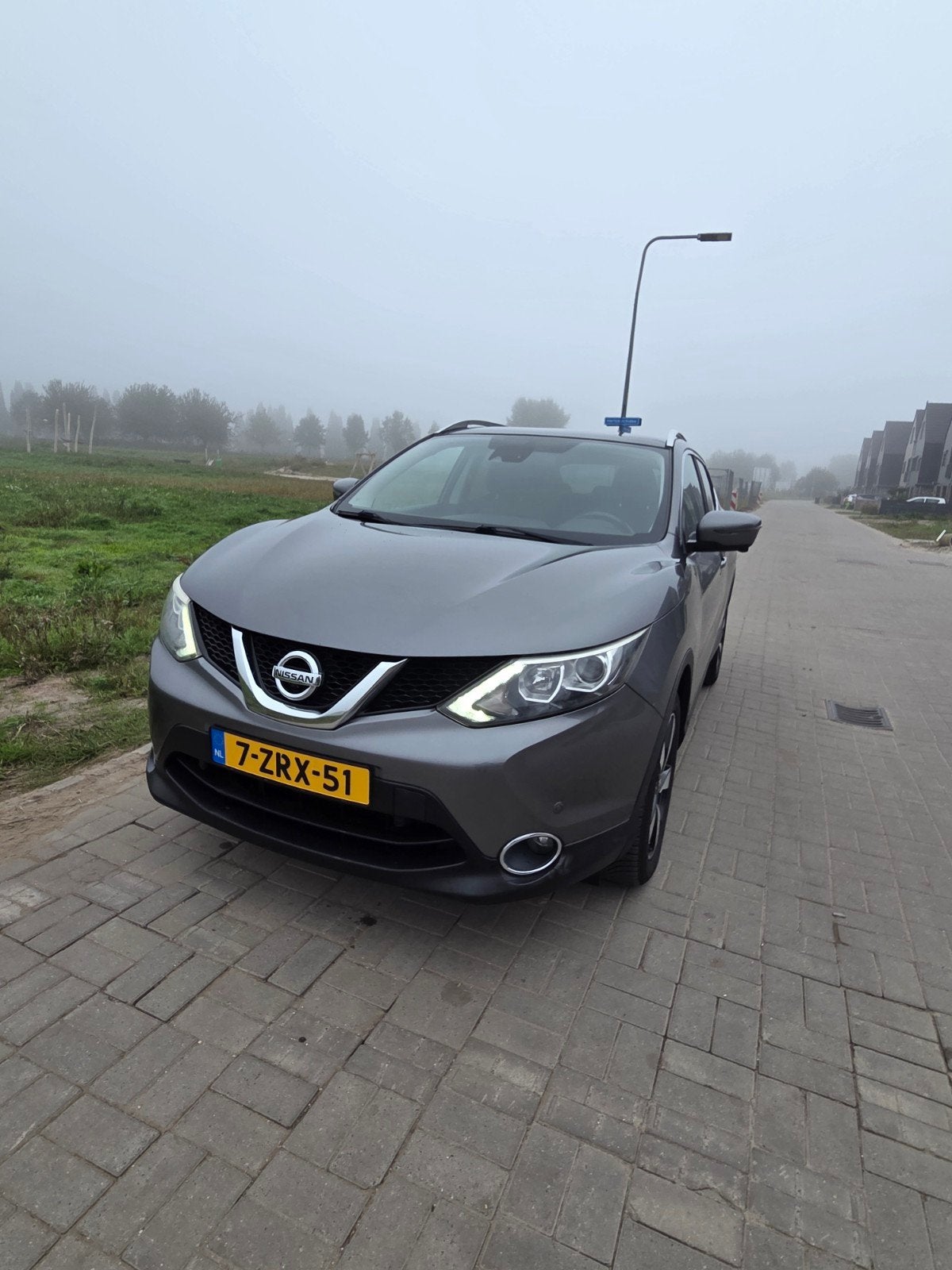 Nissan Qashqai 1.5 DCI 81KW 2WD 2015 Grijs, Auto's, Voorwielaandrijving, 1350 kg, 4 cilinders, Origineel Nederlands