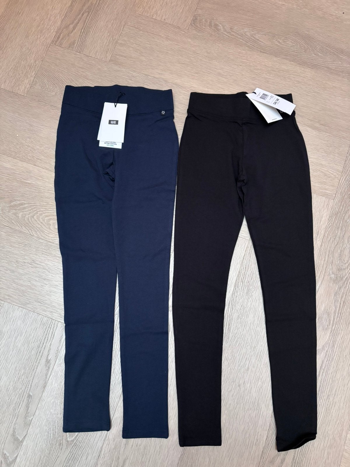 Nieuw! 2x WE legging maat 134-140 blauw en zwart., Ophalen of Verzenden, Nieuw, Meisje, Broek