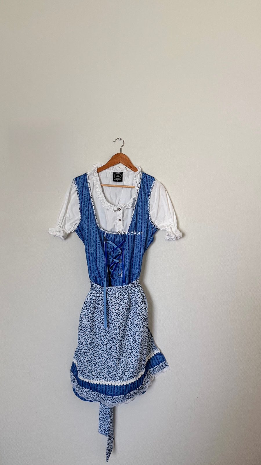 Blue Floral Oktoberfest Dirndl Heidi Set, Maat 42/44 (L), Nieuw, Ophalen of Verzenden, Overige thema's
