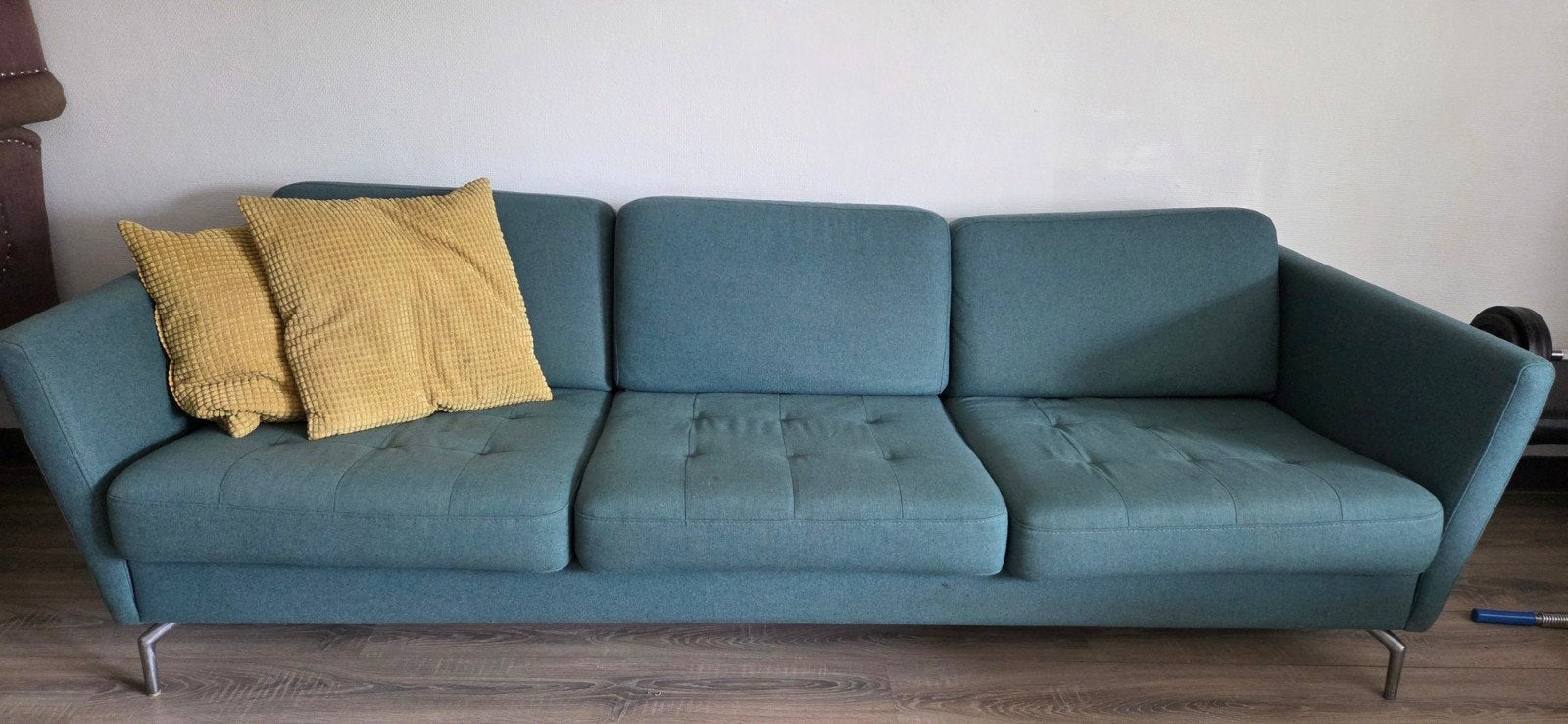 Leuke driezitsbank in blauwgroene stof nog netjes, Huis en Inrichting, Banken | Bankstellen, Gebruikt, Rechte bank, Driepersoons