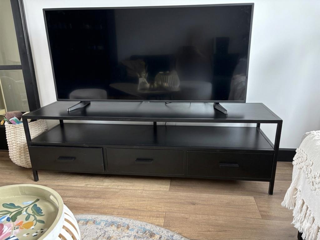 Tv meubel 150 cm zwart metaal, Ophalen, 100 tot 150 cm, Zo goed als nieuw, Minder dan 100 cm