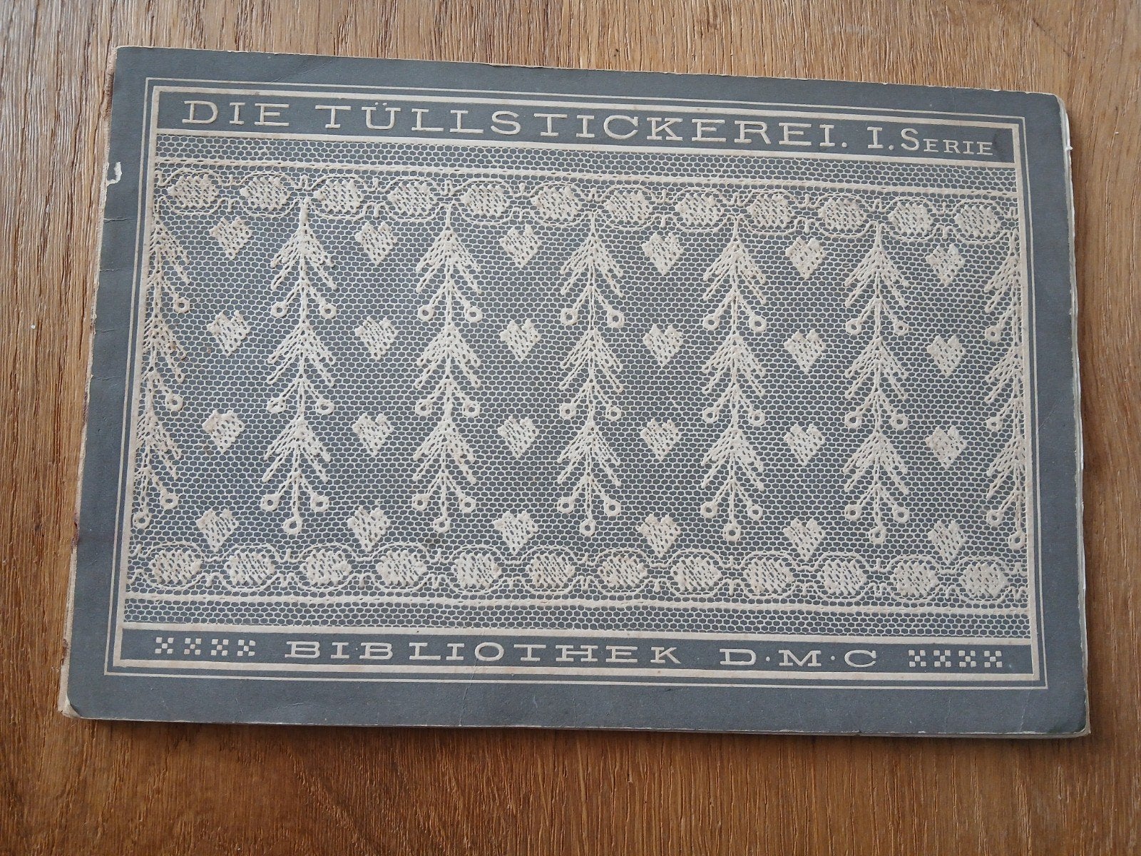 Die Tüllstickerei DMC - 1e Serie (tulekant), Ophalen of Verzenden, Th. de Dillmont