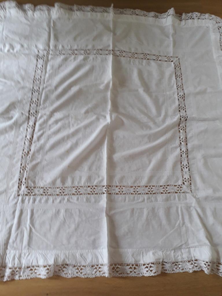 Mooi handwerk kleed met naaldwerk/kant, Ophalen of Verzenden