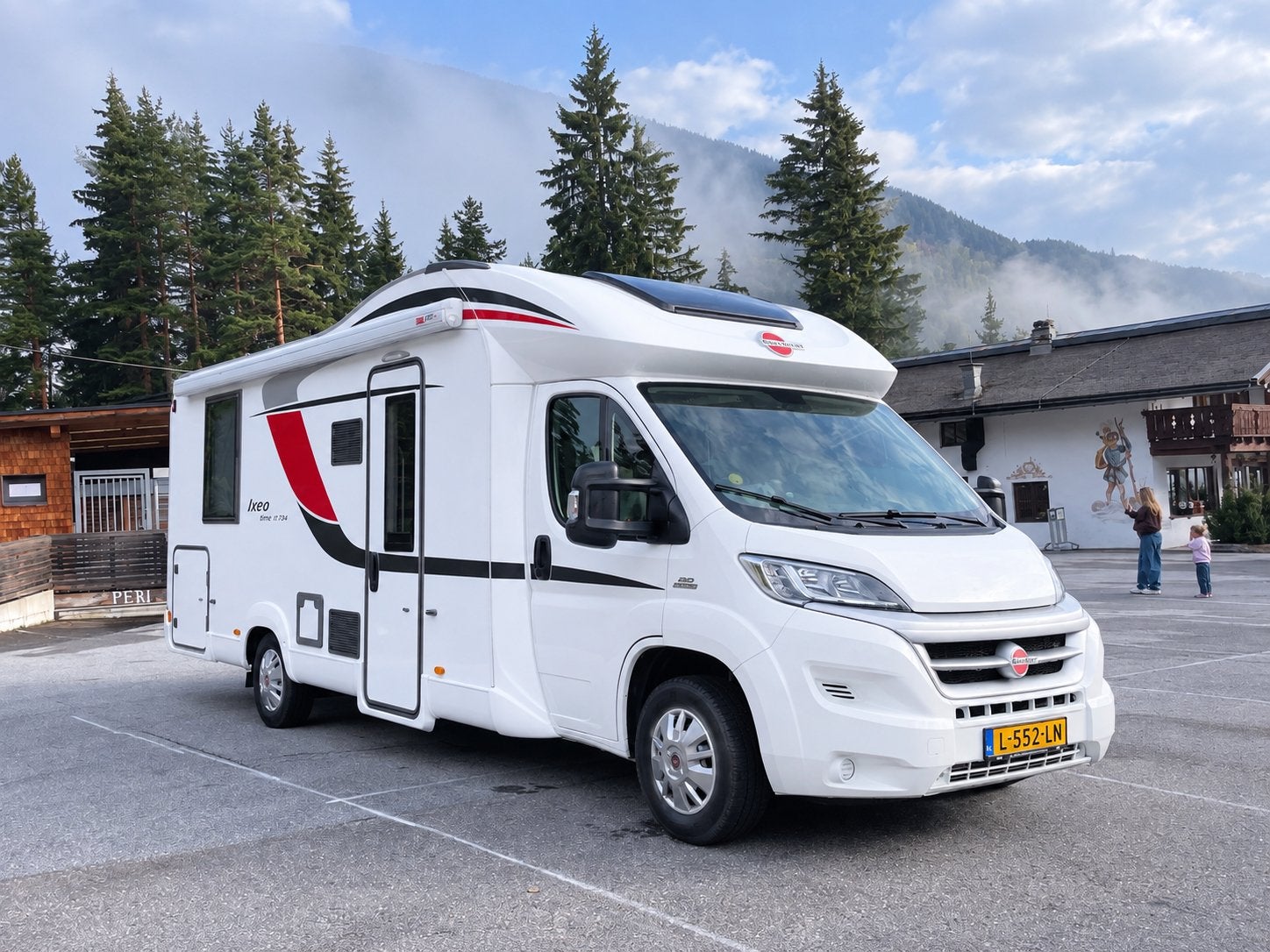 Burstner Ixeo Time It 734 AIRCO/HEFBED/SOLAR/AUTOMAAT/GARAGE, Caravans en Kamperen, Automaat, Luifel, Ringverwarming, Fiat