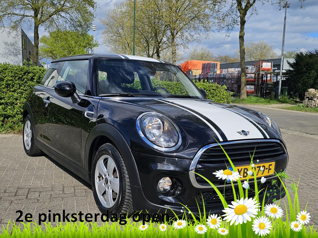 MINI Mini 1.5 Cooper! Navi! NL auto! 2e Pinksterdag OPEN!, Auto's, Mini, Voorwielaandrijving, 136 pk, Euro 6, 4 stoelen