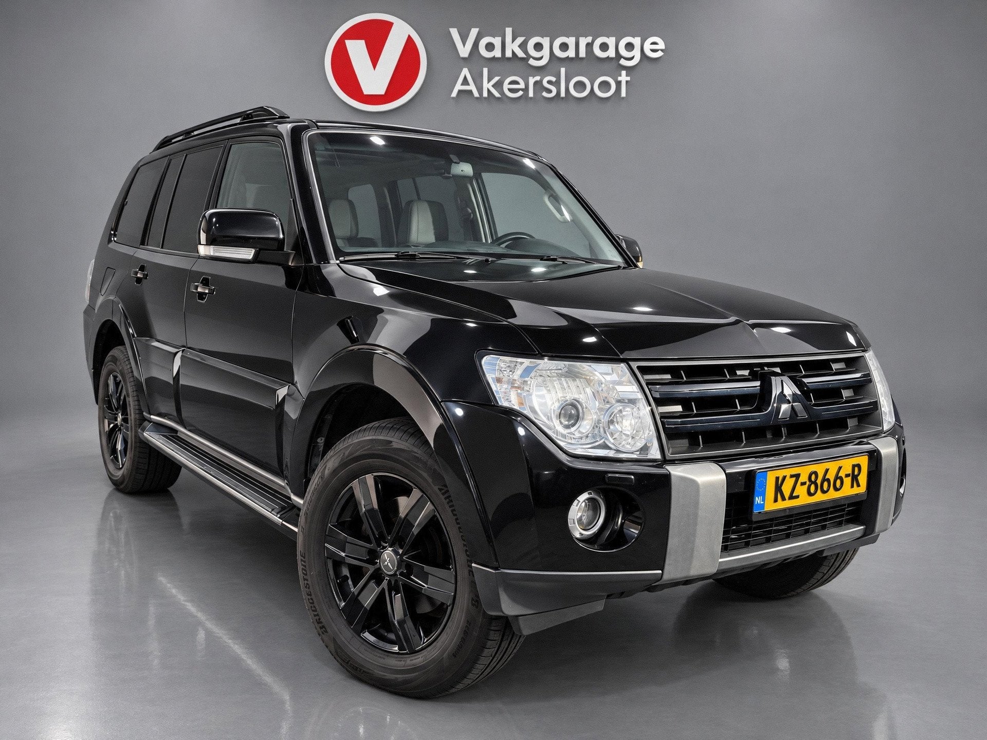 Mitsubishi Pajero 3.8 V6 Instyle / AppleCarPlay / Automaat /, Auto's, Automaat, Gebruikt, Zwart, Leder