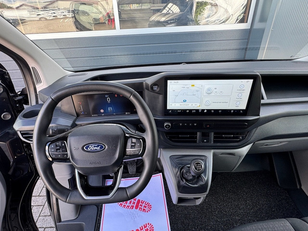 Ford Transit Custom 320 2.0 TDCI L1H1 Trend 136pk | Navi | E, Auto's, Bestelauto's, 1803 kg, Gebruikt, 4 cilinders, Zwart