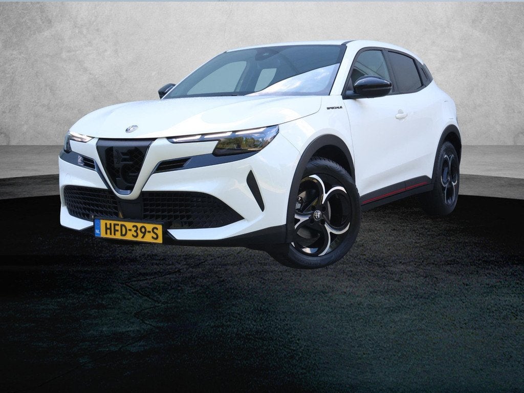 Alfa Romeo Junior 1.2 136pk Hybrid Ibrida Speciale | Sport P, Auto's, Alfa Romeo, Automaat, 145 pk, Gebruikt, 1199 cc