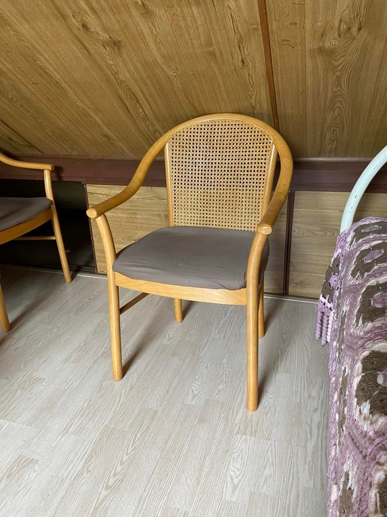 6 eetkamerstoelen gratis af te halen in Woudrichem, Huis en Inrichting, Stoelen, Ophalen, Bruin, Zo goed als nieuw, Vijf, Zes of meer stoelen