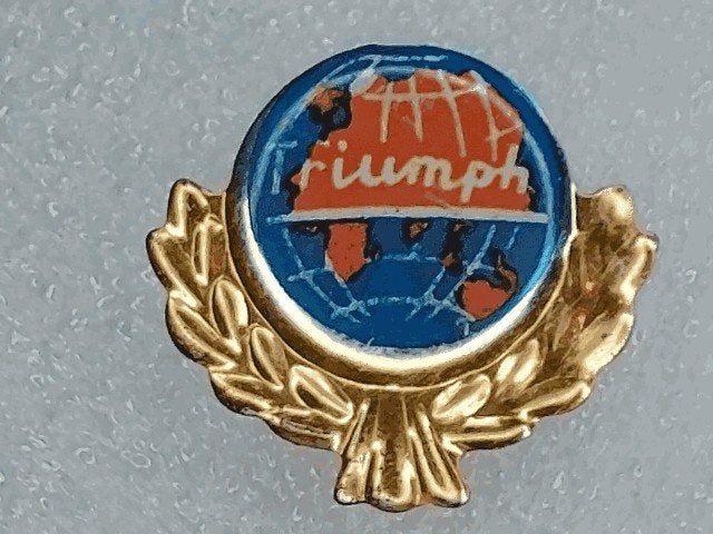 SP2189 Speldje Triumph motor-car Great Britain, Ophalen of Verzenden, Gebruikt, Transport
