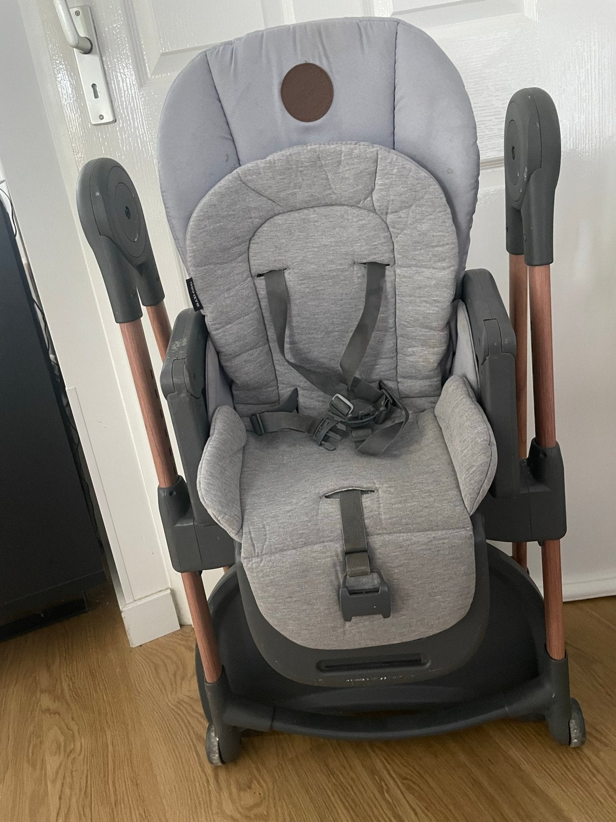 Maxi-Cosi Minla 6-in-1 kinderstoel met eetblad, Kinderen en Baby's, Kinderstoelen, Ophalen, Zo goed als nieuw, Inklapstoel, Gordel(s)