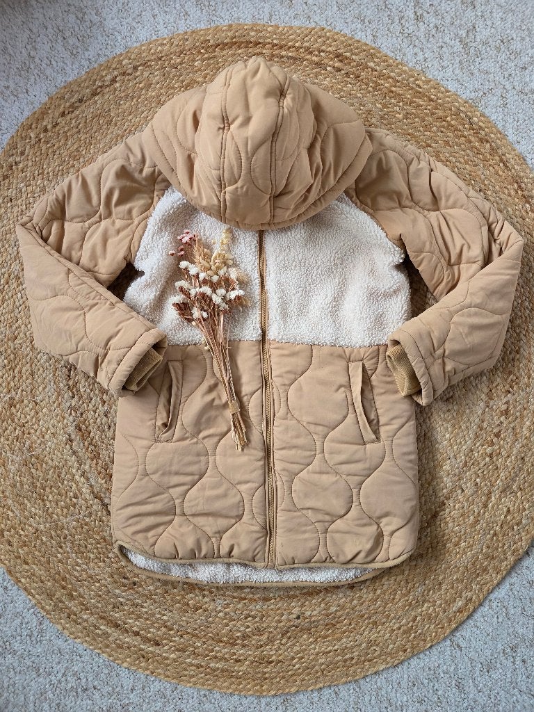 Beige lange winterjas maat 134/140, Ophalen of Verzenden, Zo goed als nieuw, Meisje, Jas